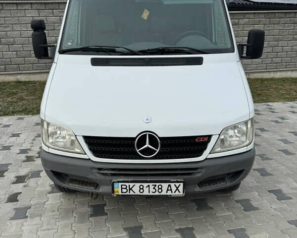 Білий Мерседес Sprinter, об'ємом двигуна 2.69 л та пробігом 427 тис. км за 15100 $, фото 2 на Automoto.ua