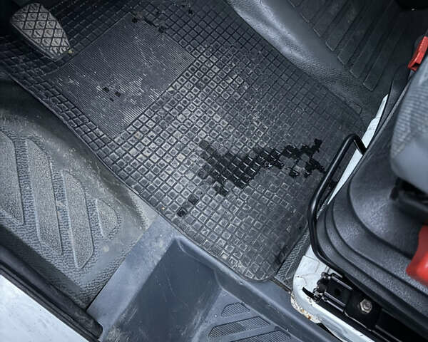 Белый Мерседес Sprinter, объемом двигателя 2.2 л и пробегом 350 тыс. км за 6700 $, фото 6 на Automoto.ua