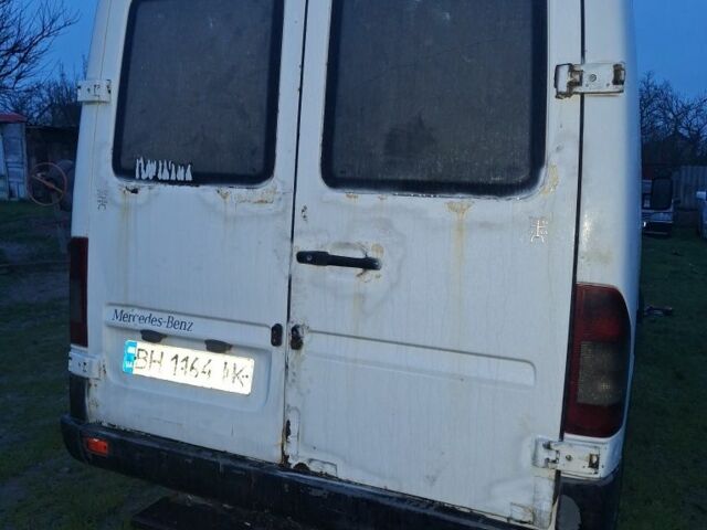 Белый Мерседес Sprinter, объемом двигателя 2.1 л и пробегом 350 тыс. км за 4999 $, фото 3 на Automoto.ua