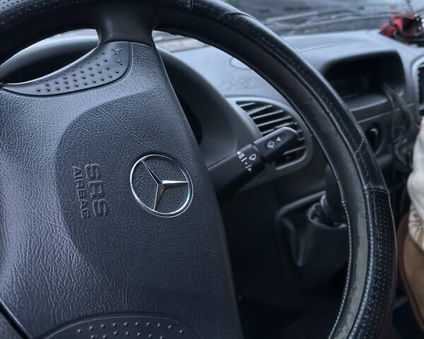 Белый Мерседес Sprinter, объемом двигателя 2.2 л и пробегом 350 тыс. км за 6700 $, фото 3 на Automoto.ua