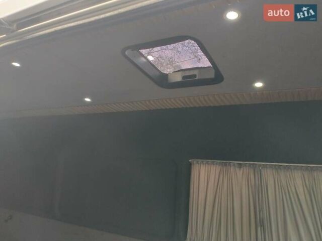 Белый Мерседес Sprinter, объемом двигателя 2.2 л и пробегом 302 тыс. км за 11500 $, фото 4 на Automoto.ua