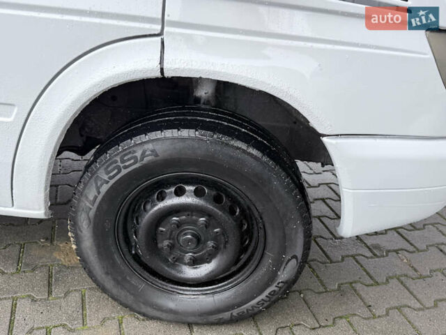 Белый Мерседес Sprinter, объемом двигателя 2.15 л и пробегом 480 тыс. км за 7200 $, фото 6 на Automoto.ua