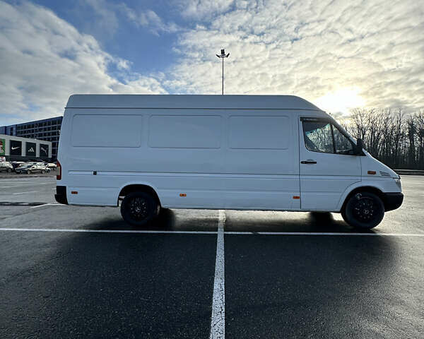 Белый Мерседес Sprinter, объемом двигателя 2.15 л и пробегом 400 тыс. км за 8000 $, фото 9 на Automoto.ua