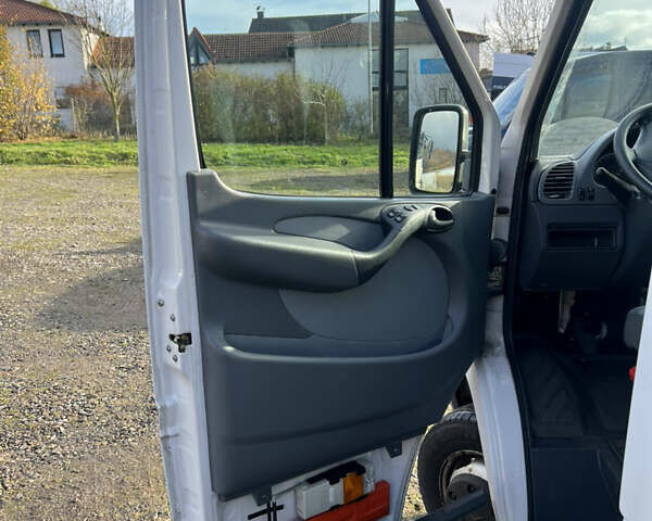 Белый Мерседес Sprinter, объемом двигателя 0 л и пробегом 73 тыс. км за 24900 $, фото 16 на Automoto.ua