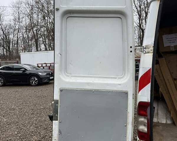 Білий Мерседес Sprinter, об'ємом двигуна 2.7 л та пробігом 350 тис. км за 15990 $, фото 12 на Automoto.ua