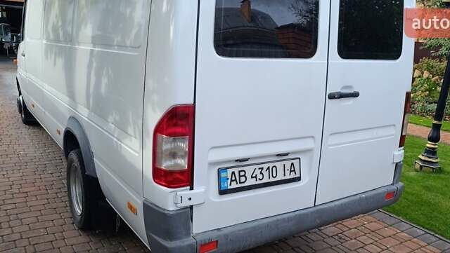 Белый Мерседес Sprinter, объемом двигателя 2.2 л и пробегом 400 тыс. км за 12500 $, фото 6 на Automoto.ua