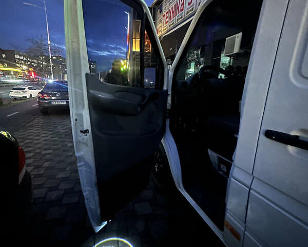 Белый Мерседес Sprinter, объемом двигателя 2.15 л и пробегом 400 тыс. км за 8000 $, фото 46 на Automoto.ua