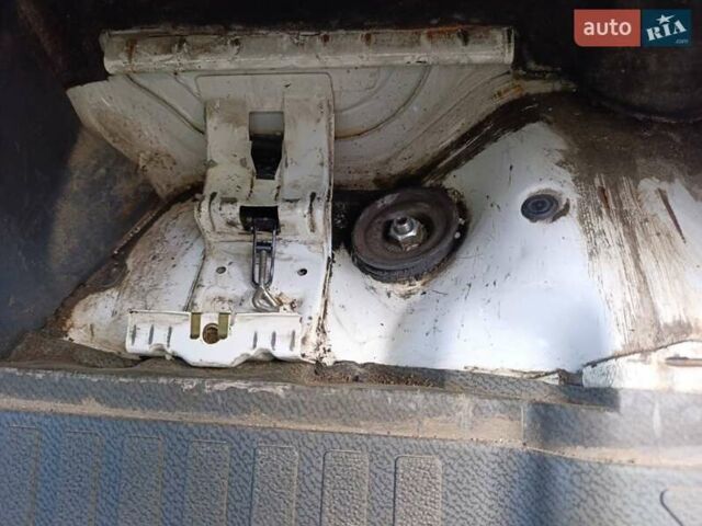 Белый Мерседес Sprinter, объемом двигателя 2.15 л и пробегом 822 тыс. км за 8500 $, фото 7 на Automoto.ua