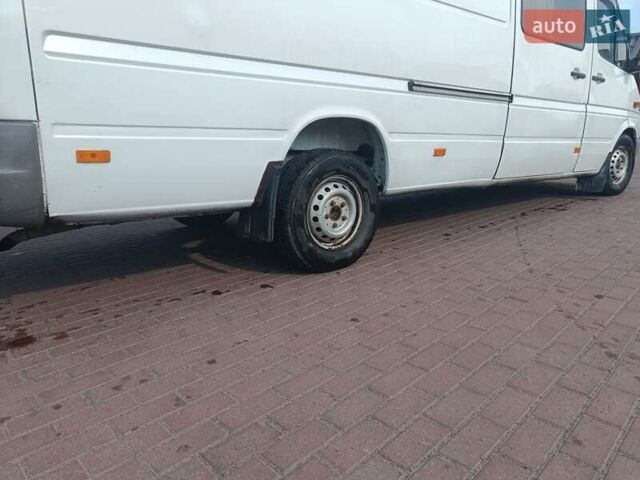 Белый Мерседес Sprinter, объемом двигателя 2.7 л и пробегом 630 тыс. км за 9000 $, фото 2 на Automoto.ua