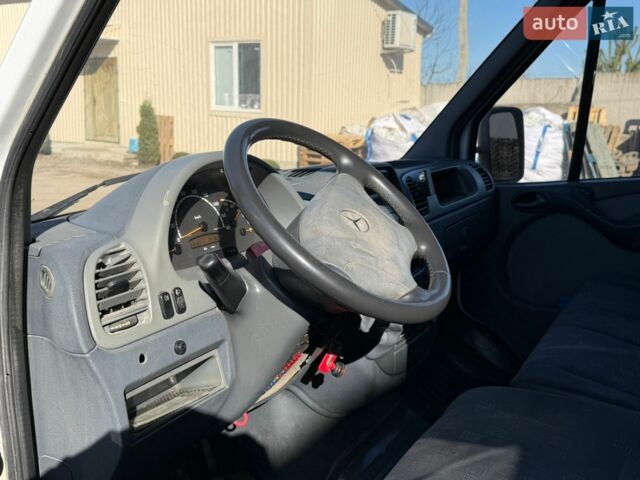 Белый Мерседес Sprinter, объемом двигателя 2.69 л и пробегом 370 тыс. км за 12000 $, фото 9 на Automoto.ua