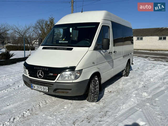 Белый Мерседес Sprinter, объемом двигателя 2.69 л и пробегом 313 тыс. км за 8500 $, фото 2 на Automoto.ua