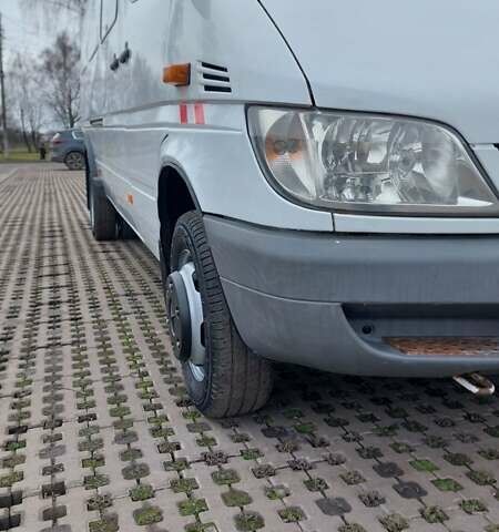 Белый Мерседес Sprinter, объемом двигателя 2.7 л и пробегом 538 тыс. км за 16999 $, фото 42 на Automoto.ua