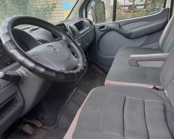 Білий Мерседес Sprinter, об'ємом двигуна 2.7 л та пробігом 400 тис. км за 10000 $, фото 3 на Automoto.ua