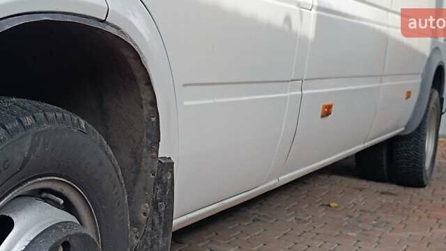 Белый Мерседес Sprinter, объемом двигателя 2.2 л и пробегом 400 тыс. км за 12500 $, фото 10 на Automoto.ua
