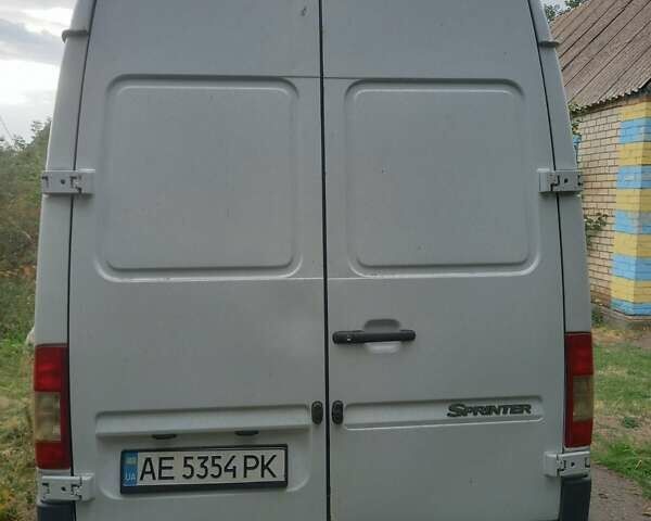 Білий Мерседес Sprinter, об'ємом двигуна 2.7 л та пробігом 400 тис. км за 10000 $, фото 4 на Automoto.ua