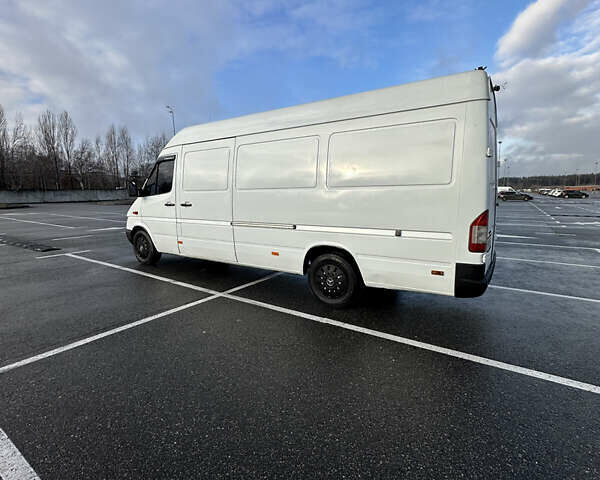 Белый Мерседес Sprinter, объемом двигателя 2.15 л и пробегом 400 тыс. км за 8000 $, фото 4 на Automoto.ua