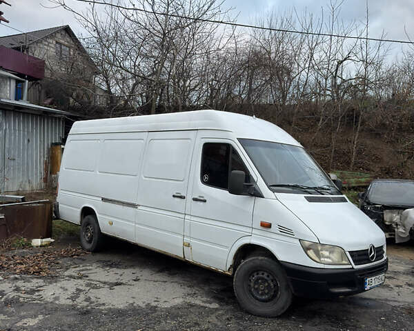 Белый Мерседес Sprinter, объемом двигателя 2.2 л и пробегом 350 тыс. км за 6700 $, фото 9 на Automoto.ua