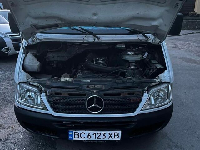Белый Мерседес Sprinter, объемом двигателя 2.2 л и пробегом 400 тыс. км за 9000 $, фото 30 на Automoto.ua