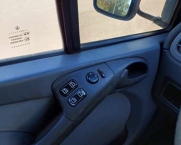 Белый Мерседес Sprinter, объемом двигателя 2.7 л и пробегом 495 тыс. км за 9000 $, фото 3 на Automoto.ua