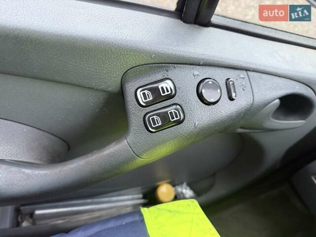 Белый Мерседес Sprinter, объемом двигателя 2.7 л и пробегом 350 тыс. км за 15990 $, фото 3 на Automoto.ua