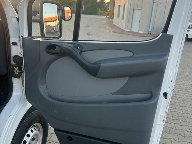 Білий Мерседес Sprinter, об'ємом двигуна 2.1 л та пробігом 337 тис. км за 7600 $, фото 24 на Automoto.ua