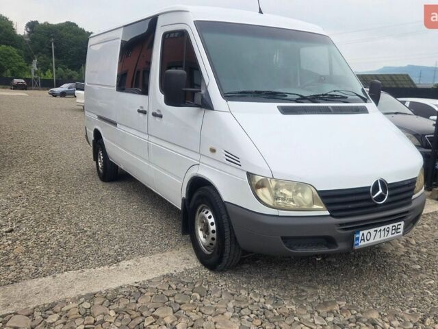 Белый Мерседес Sprinter, объемом двигателя 2.2 л и пробегом 307 тыс. км за 6200 $, фото 7 на Automoto.ua