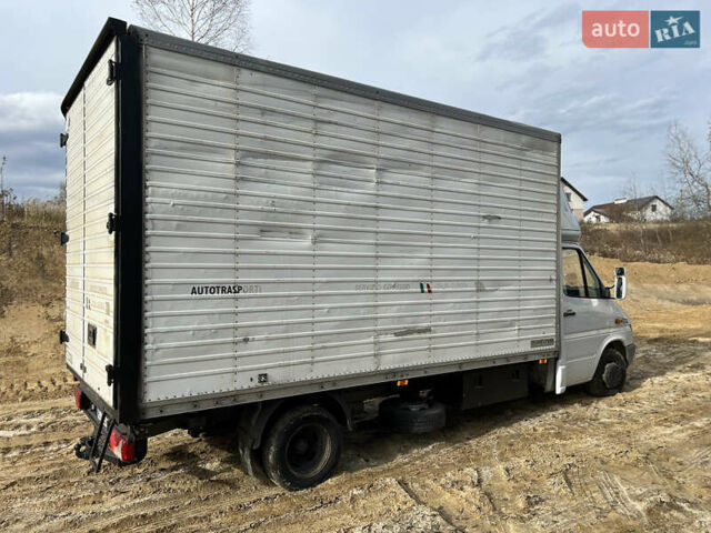 Белый Мерседес Sprinter, объемом двигателя 2.69 л и пробегом 390 тыс. км за 16600 $, фото 2 на Automoto.ua