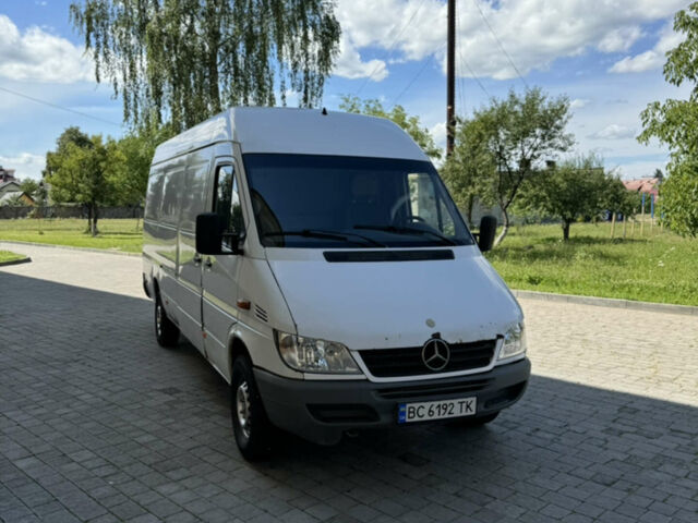 Белый Мерседес Sprinter, объемом двигателя 2.1 л и пробегом 122 тыс. км за 8900 $, фото 3 на Automoto.ua