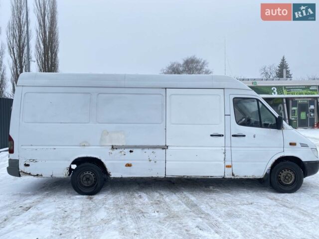 Белый Мерседес Sprinter, объемом двигателя 2.2 л и пробегом 850 тыс. км за 3600 $, фото 3 на Automoto.ua