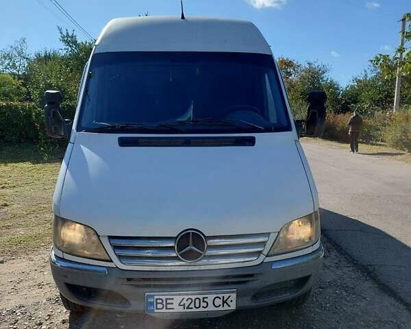 Белый Мерседес Sprinter, объемом двигателя 2.7 л и пробегом 495 тыс. км за 9000 $, фото 6 на Automoto.ua