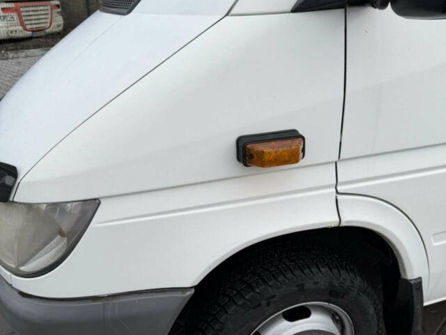Белый Мерседес Sprinter, объемом двигателя 2.69 л и пробегом 465 тыс. км за 11799 $, фото 8 на Automoto.ua