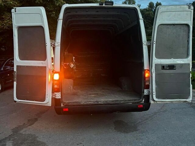 Белый Мерседес Sprinter, объемом двигателя 2.2 л и пробегом 400 тыс. км за 9000 $, фото 13 на Automoto.ua
