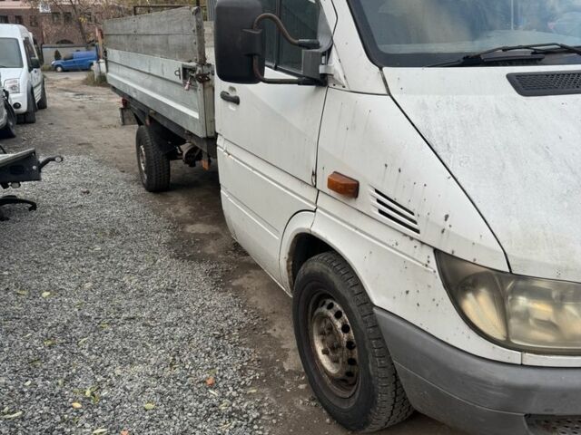Белый Мерседес Sprinter, объемом двигателя 0 л и пробегом 450 тыс. км за 5500 $, фото 2 на Automoto.ua