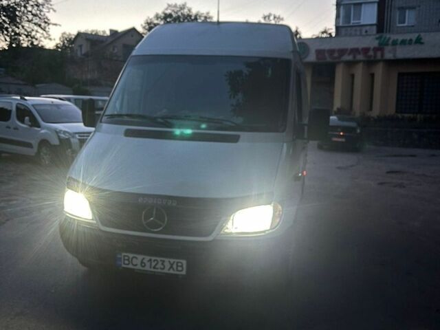 Белый Мерседес Sprinter, объемом двигателя 2.2 л и пробегом 400 тыс. км за 9000 $, фото 3 на Automoto.ua