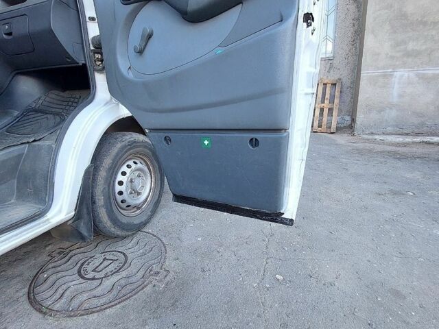 Белый Мерседес Sprinter, объемом двигателя 2.15 л и пробегом 330 тыс. км за 8500 $, фото 10 на Automoto.ua