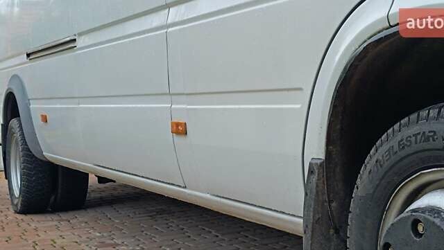 Белый Мерседес Sprinter, объемом двигателя 2.2 л и пробегом 400 тыс. км за 12500 $, фото 11 на Automoto.ua