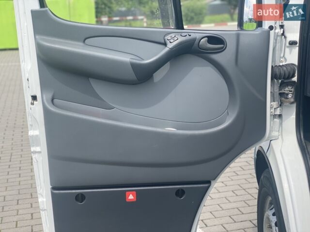 Білий Мерседес Sprinter, об'ємом двигуна 2.2 л та пробігом 480 тис. км за 12000 $, фото 23 на Automoto.ua