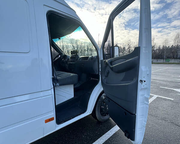 Белый Мерседес Sprinter, объемом двигателя 2.15 л и пробегом 400 тыс. км за 8000 $, фото 23 на Automoto.ua