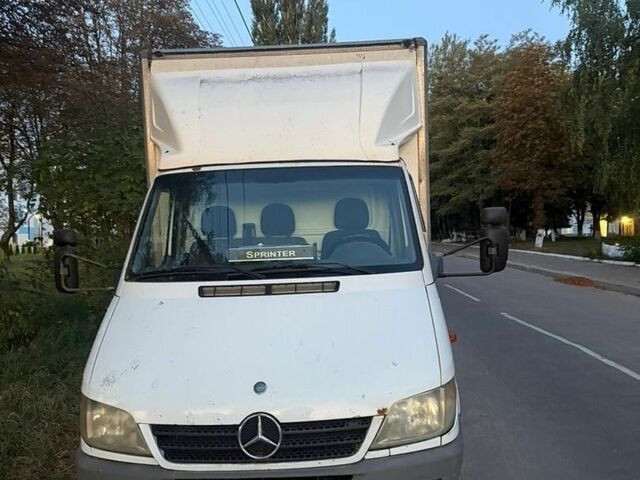 Белый Мерседес Sprinter, объемом двигателя 2.7 л и пробегом 650 тыс. км за 12000 $, фото 1 на Automoto.ua