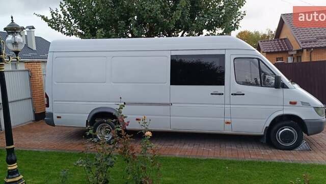 Белый Мерседес Sprinter, объемом двигателя 2.2 л и пробегом 400 тыс. км за 12500 $, фото 1 на Automoto.ua