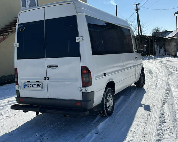 Белый Мерседес Sprinter, объемом двигателя 2.69 л и пробегом 313 тыс. км за 8500 $, фото 6 на Automoto.ua