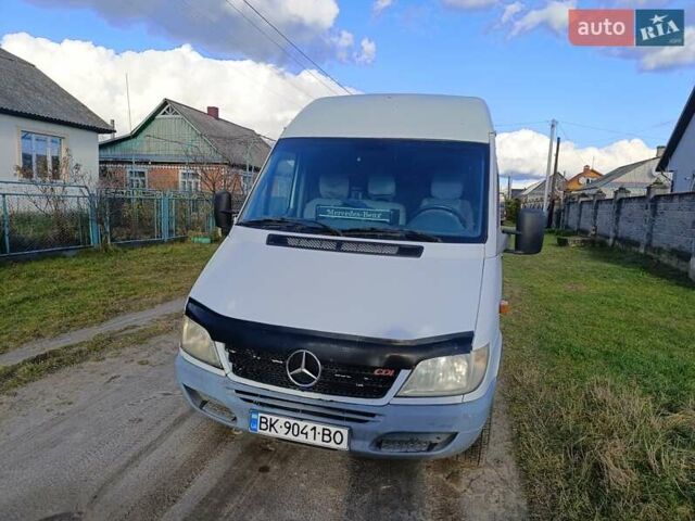 Білий Мерседес Sprinter, об'ємом двигуна 2.2 л та пробігом 660 тис. км за 5000 $, фото 1 на Automoto.ua