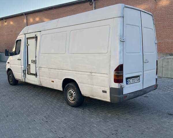 Белый Мерседес Sprinter, объемом двигателя 2.15 л и пробегом 492 тыс. км за 5600 $, фото 1 на Automoto.ua