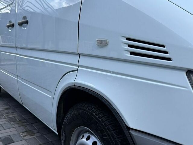 Білий Мерседес Sprinter, об'ємом двигуна 2.1 л та пробігом 394 тис. км за 9999 $, фото 4 на Automoto.ua