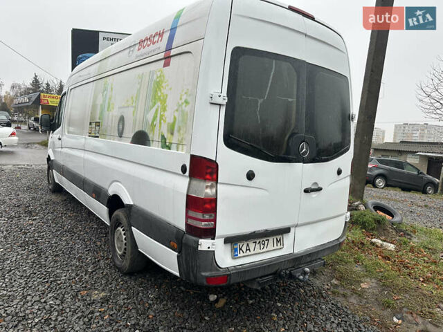 Белый Мерседес Sprinter, объемом двигателя 2.15 л и пробегом 555 тыс. км за 10000 $, фото 4 на Automoto.ua