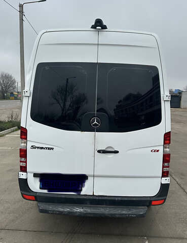 Белый Мерседес Sprinter, объемом двигателя 2.1 л и пробегом 150 тыс. км за 13000 $, фото 2 на Automoto.ua