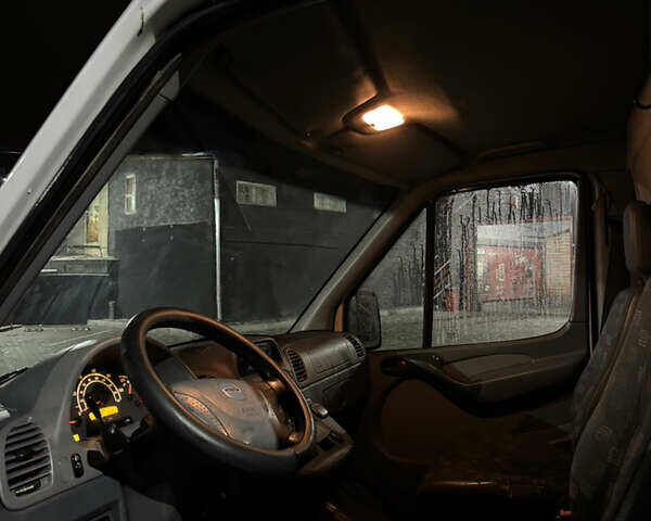 Білий Мерседес Sprinter, об'ємом двигуна 2.7 л та пробігом 387 тис. км за 12500 $, фото 13 на Automoto.ua