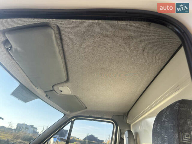 Білий Мерседес Sprinter, об'ємом двигуна 2.7 л та пробігом 198 тис. км за 18500 $, фото 25 на Automoto.ua