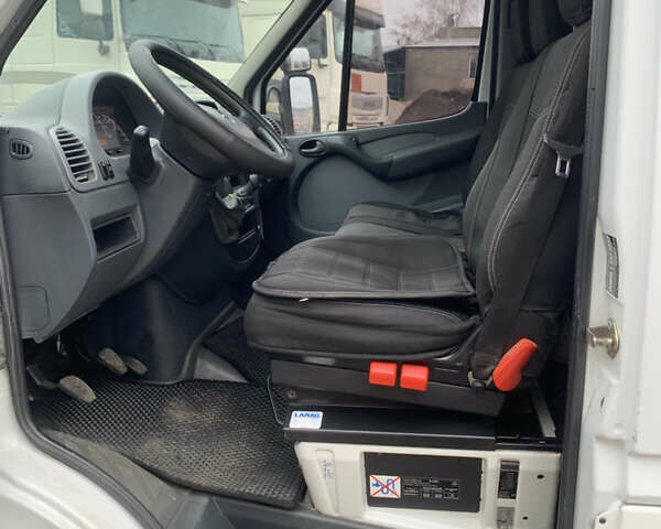 Белый Мерседес Sprinter, объемом двигателя 2.15 л и пробегом 412 тыс. км за 6500 $, фото 3 на Automoto.ua