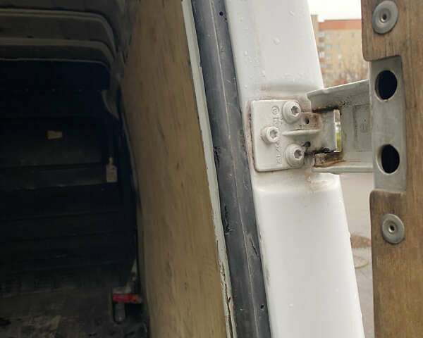 Білий Мерседес Sprinter, об'ємом двигуна 2.2 л та пробігом 390 тис. км за 6999 $, фото 17 на Automoto.ua